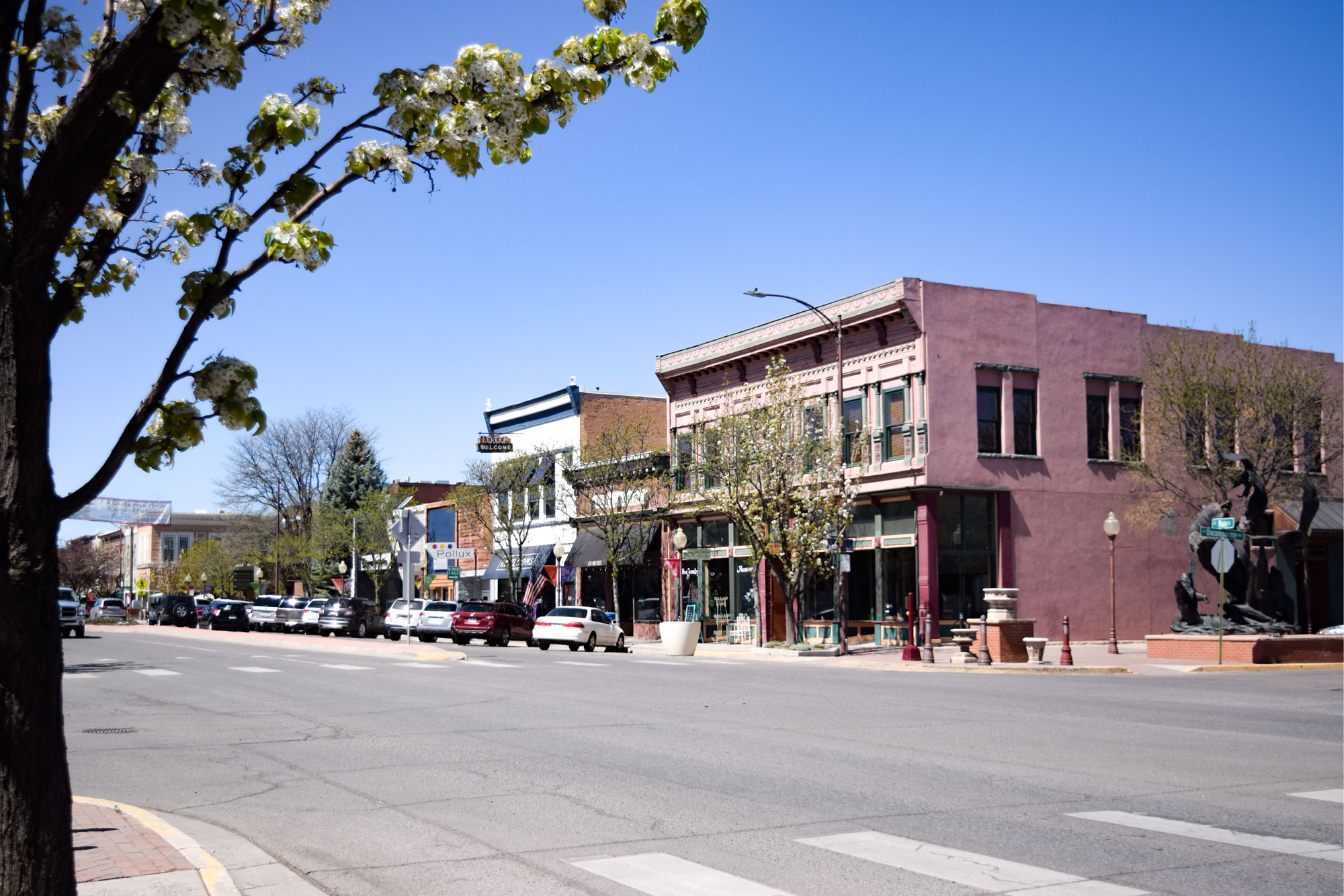 downtown-montrose-colorado-main-street-spring-2021-photo-by-chelsea-bingaman Man Performing Google Search for Colorado Personal Injury Lawyers